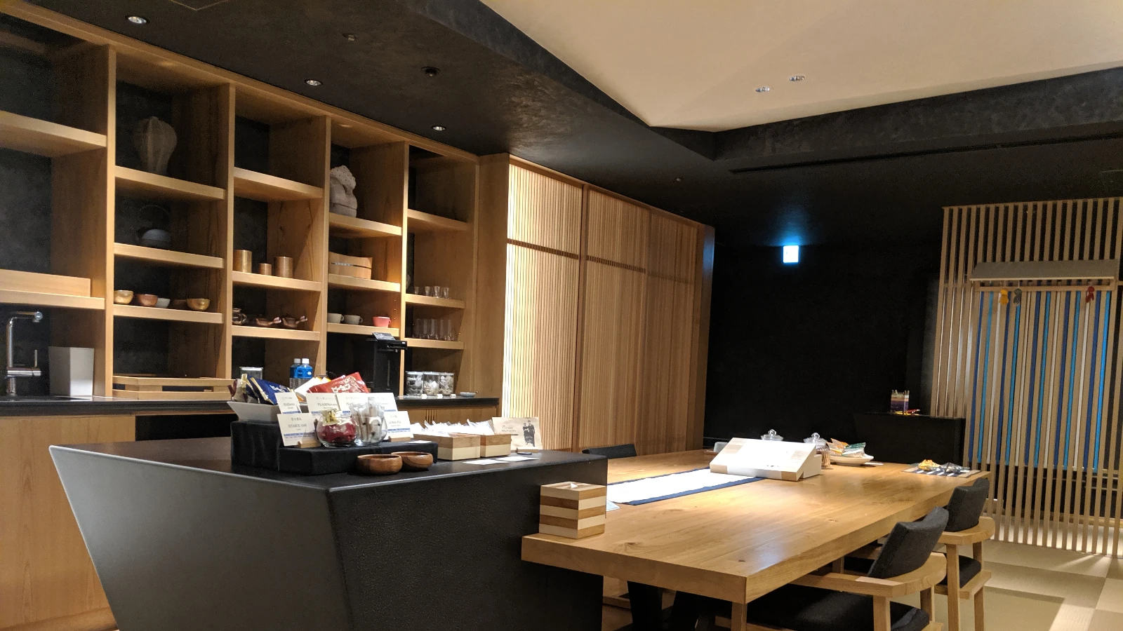 Traditional tatami room and lounge at Hoshinoya Tokyo, a luxury ryokan-style hotel in Japan with onsen and family-friendly amenities.