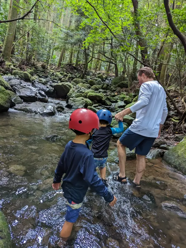 Crossing a cool mountain stream in summer, Luca and Nico explore one of Japan’s hidden nature escape, perfect for families visiting during the hottest season.