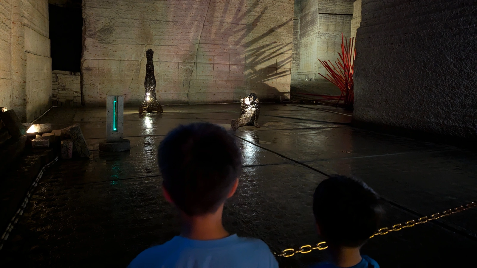Children observing sculptures inside Oya History Museum’s underground quarry, combining art, history, and exploration in Utsunomiya, Japan.