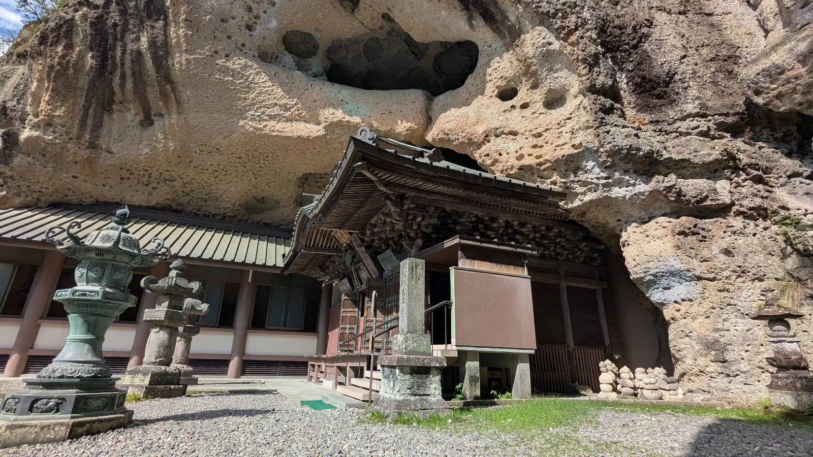 The cave-carved hall of Oya Temple built into volcanic rock cliffs in Utsunomiya, Japan, showing its unique stone structure and lanterns.