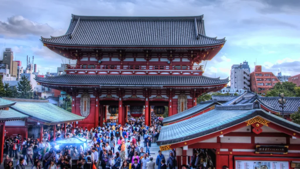 Crowds explore the colorful main gate of Senso-ji Temple in Asakusa, a cultural highlight in the Tokyo itinerary with kids.