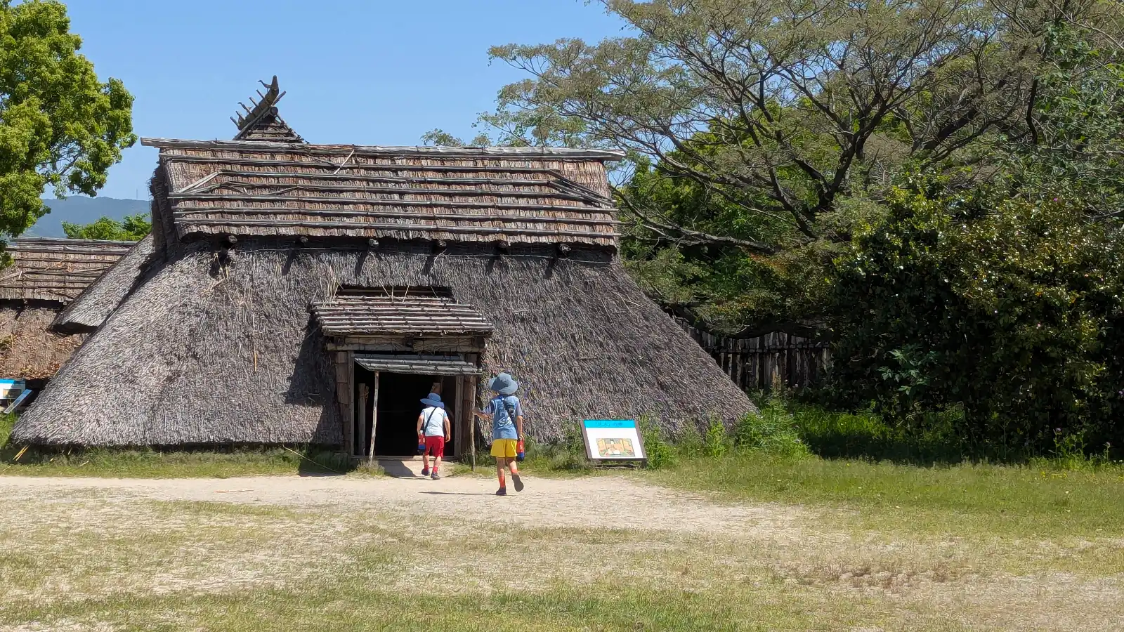 Children explore reconstructed Yayoi-era dwellings at Yoshinogari Historical Park, one of Saga’s top educational attractions for families.